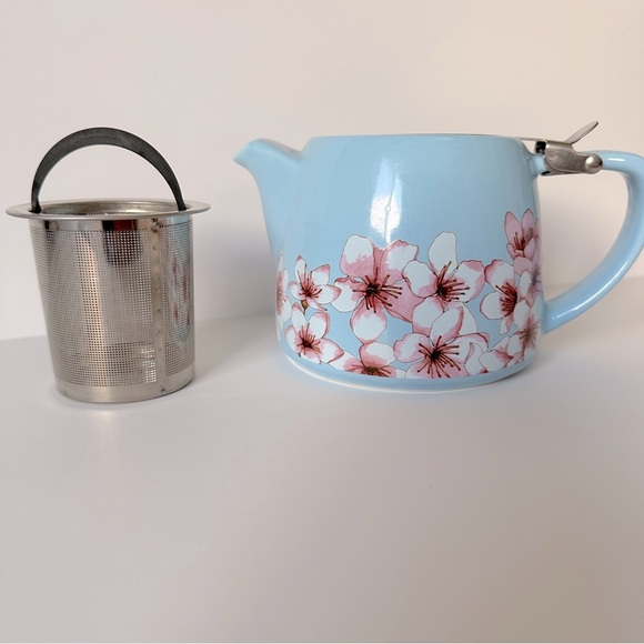 Alfred The Tea Room Collection Ceramic Floral Blue Teapot, 20 ounce capacity - Picture 6 of 8